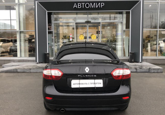 Подержанный автомобиль Renault Fluence 2012 года (6 фото)