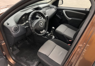 Подержанный автомобиль Renault Duster 2013 года (9 фото)