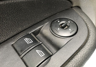 Подержанный автомобиль Ford Focus Sedan 2006 года (13 фото)