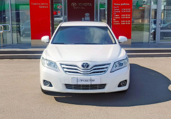 Подержанный автомобиль Toyota Camry Sedan 2011 года (2 фото)