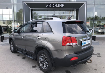 Подержанный автомобиль Kia Sorento 2012 года (7 фото)