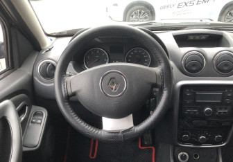 Подержанный автомобиль Renault Duster 2012 года (12 фото)
