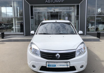 Подержанный автомобиль Renault Sandero 2013 года (2 фото)