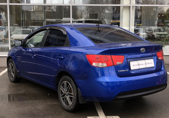 Подержанный автомобиль Kia Cerato Sedan 2010 года (7 фото)