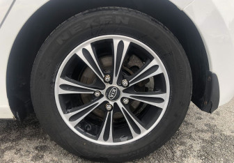 Подержанный автомобиль Hyundai i30 Hatchback 2015 года (15 фото)