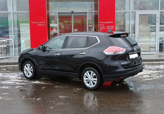 Подержанный автомобиль Nissan X-Trail 2017 года (7 фото)