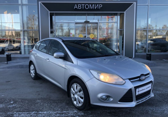 Подержанный автомобиль Ford Focus Hatchback 2012 года (3 фото)