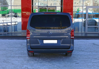 Подержанный автомобиль Mercedes-Benz Vito 2017 года (6 фото)