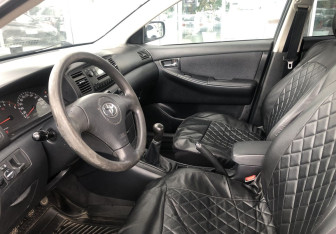 Подержанный автомобиль Toyota Corolla Sedan 2003 года (9 фото)