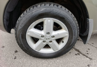 Подержанный автомобиль Nissan X-Trail 2004 года (10 фото)