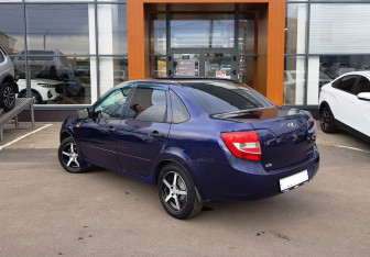 Подержанный автомобиль LADA (ВАЗ) Granta Sedan 2013 года (7 фото)
