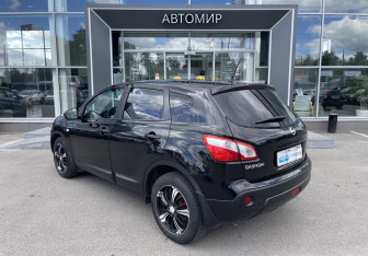 Подержанный автомобиль Nissan Qashqai 2010 года (7 фото)