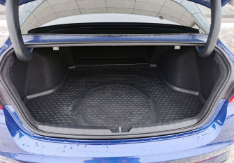 Подержанный автомобиль Kia K5 2022 года (12 фото)