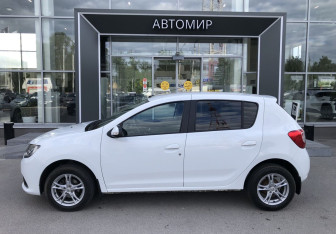 Подержанный автомобиль Renault Sandero 2014 года (8 фото)