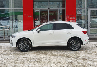 Подержанный автомобиль Audi Q3 2021 года (8 фото)