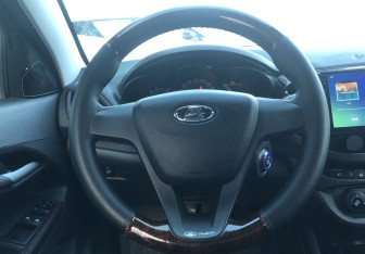 Подержанный автомобиль LADA (ВАЗ) Vesta Sedan 2018 года (11 фото)