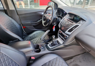 Подержанный автомобиль Ford Focus Sedan 2013 года (14 фото)