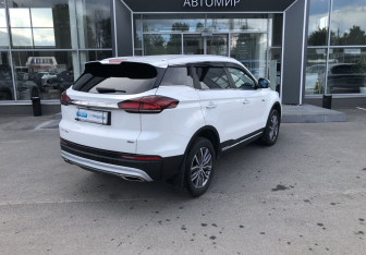 Подержанный автомобиль Geely Atlas Pro 2022 года (5 фото)