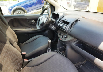 Подержанный автомобиль Nissan Note 2007 года (9 фото)