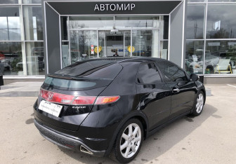 Подержанный автомобиль Honda Civic Hatchback 2008 года (5 фото)
