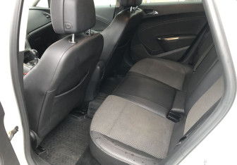 Подержанный автомобиль Opel Astra Hatchback 2011 года (11 фото)