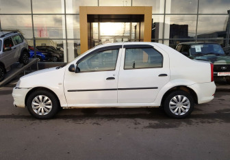 Подержанный автомобиль Renault Logan Sedan 2011 года (8 фото)