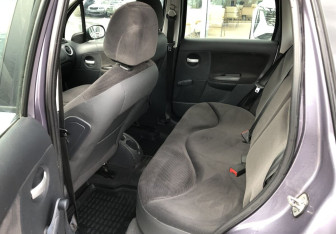 Подержанный автомобиль Citroen C3 Hatchback 2008 года (11 фото)