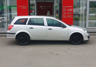 Подержанный автомобиль Opel Astra Wagon 2004 года (4 фото)
