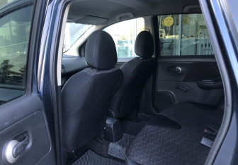 Подержанный автомобиль Nissan Note 2007 года (11 фото)