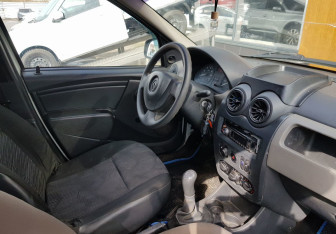 Подержанный автомобиль Renault Logan Sedan 2014 года (9 фото)