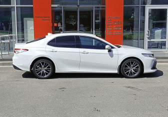 Подержанный автомобиль Toyota Camry Sedan 2021 года (4 фото)