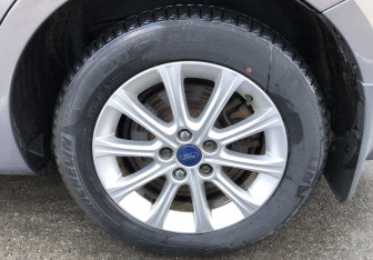 Подержанный автомобиль Ford Mondeo Sedan 2011 года (15 фото)