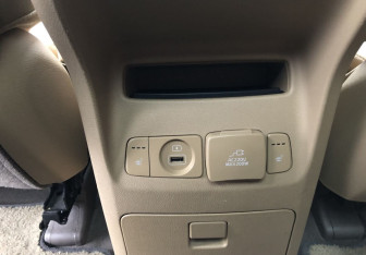 Подержанный автомобиль Kia Carnival 2017 года (19 фото)