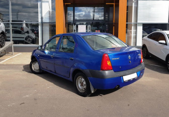 Подержанный автомобиль Renault Logan Sedan 2007 года (7 фото)