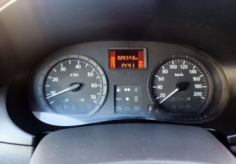 Подержанный автомобиль Renault Logan Sedan 2009 года (13 фото)