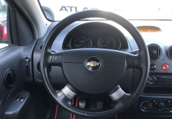 Подержанный автомобиль Chevrolet Aveo Hatchback 2006 года (12 фото)