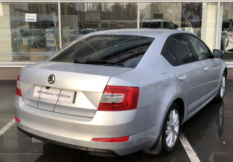 Подержанный автомобиль Skoda Octavia Liftback 2014 года (5 фото)