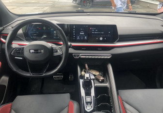 Подержанный автомобиль Geely Coolray 2023 года (10 фото)
