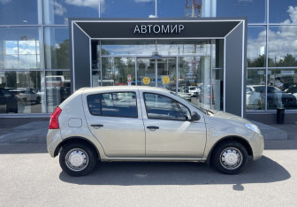 Подержанный автомобиль Renault Sandero 2013 года (4 фото)
