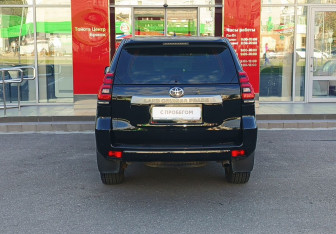 Подержанный автомобиль Toyota Land Cruiser Prado 2019 года (6 фото)