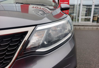 Подержанный автомобиль Kia Rio Sedan 2017 года (9 фото)