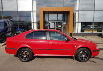 Подержанный автомобиль Skoda Octavia Liftback 2006 года (4 фото)
