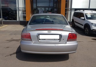 Подержанный автомобиль Hyundai Sonata 2006 года (6 фото)