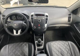 Подержанный автомобиль Kia Ceed Wagon 2010 года (10 фото)