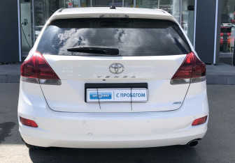 Подержанный автомобиль Toyota Venza 2013 года (6 фото)