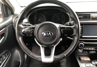 Подержанный автомобиль Kia Rio Sedan 2019 года (9 фото)