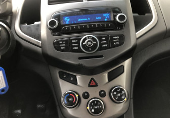 Подержанный автомобиль Chevrolet Aveo Hatchback 2012 года (13 фото)