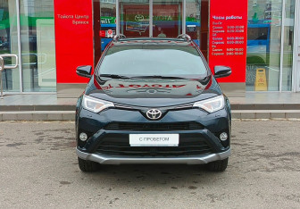 Подержанный автомобиль Toyota RAV4 2016 года (2 фото)