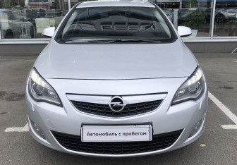 Подержанный автомобиль Opel Astra Hatchback 2010 года (2 фото)