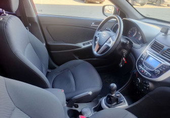 Подержанный автомобиль Hyundai Solaris Sedan 2012 года (14 фото)